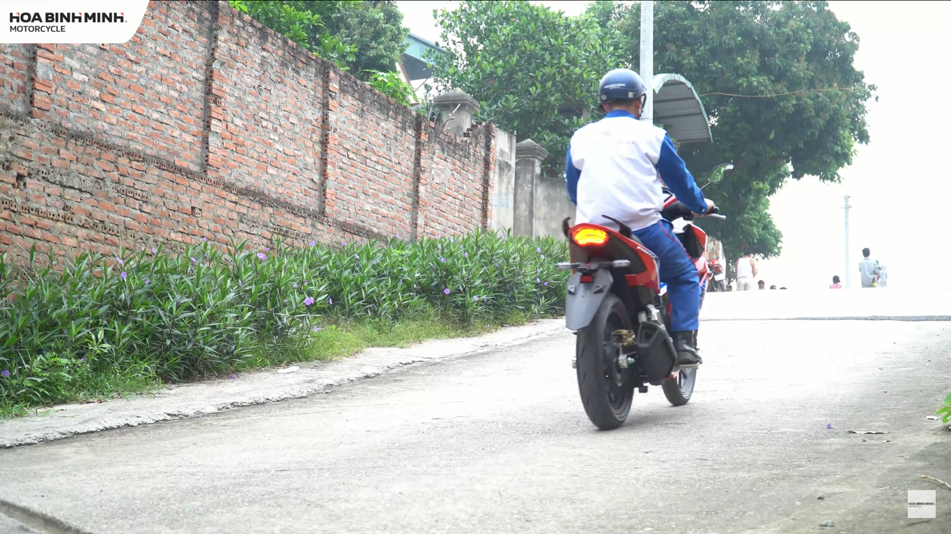 Hướng dẫn lái xe máy an toàn cho người mới tập lái xe máy