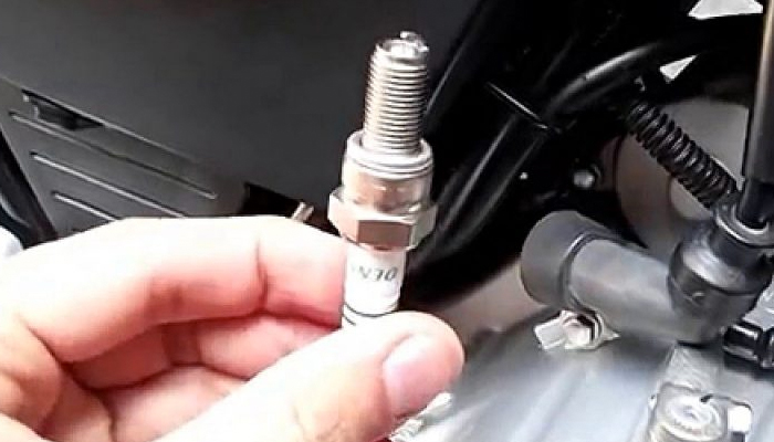 Bảo dưỡng định kỳ xe máy - Bugi là chi tiết quan trọng trong hệ thống đánh lửa