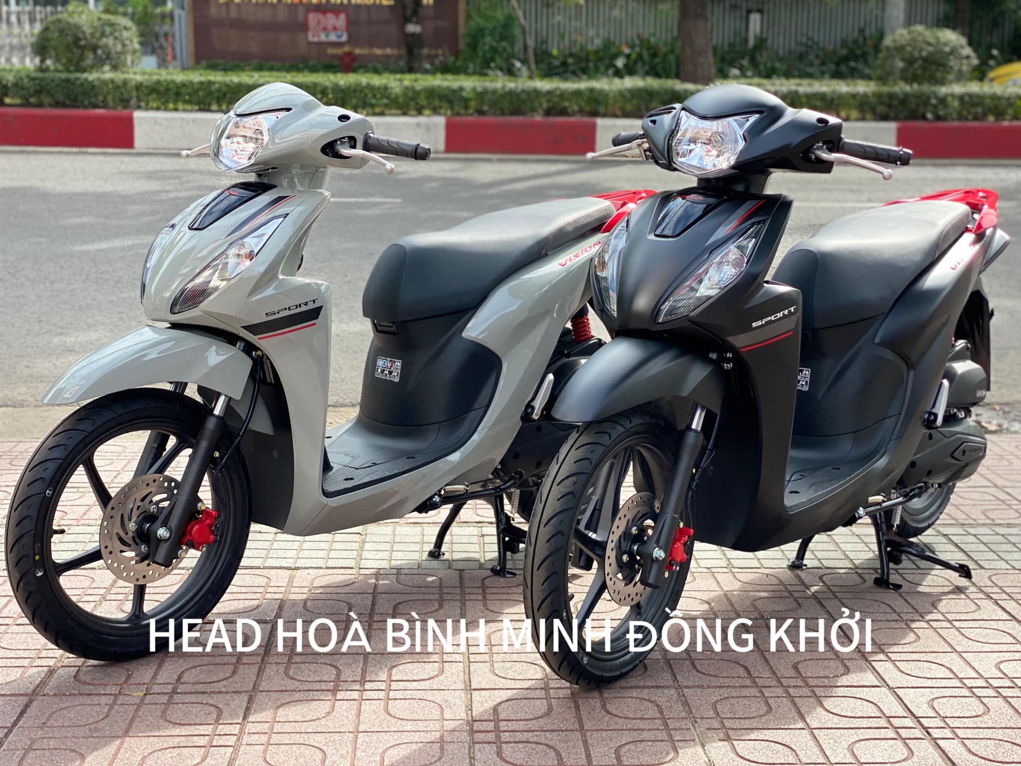 Nếu thích công nghệ hiện đại, chọn Vision 2025; nếu ưu tiên sự thực dụng, chọn Future.