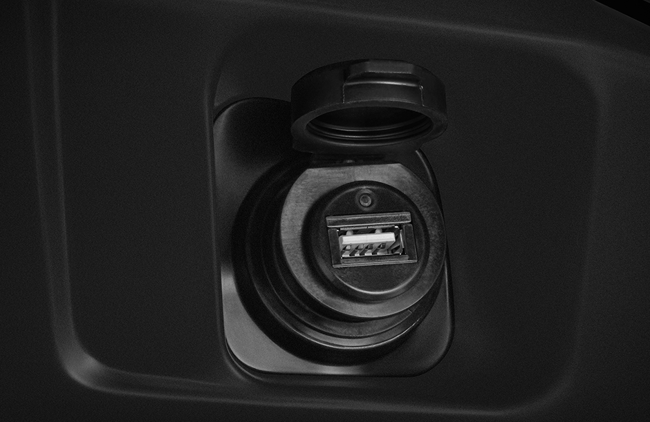 Winner R – Cổng sạc USB tiện lợi