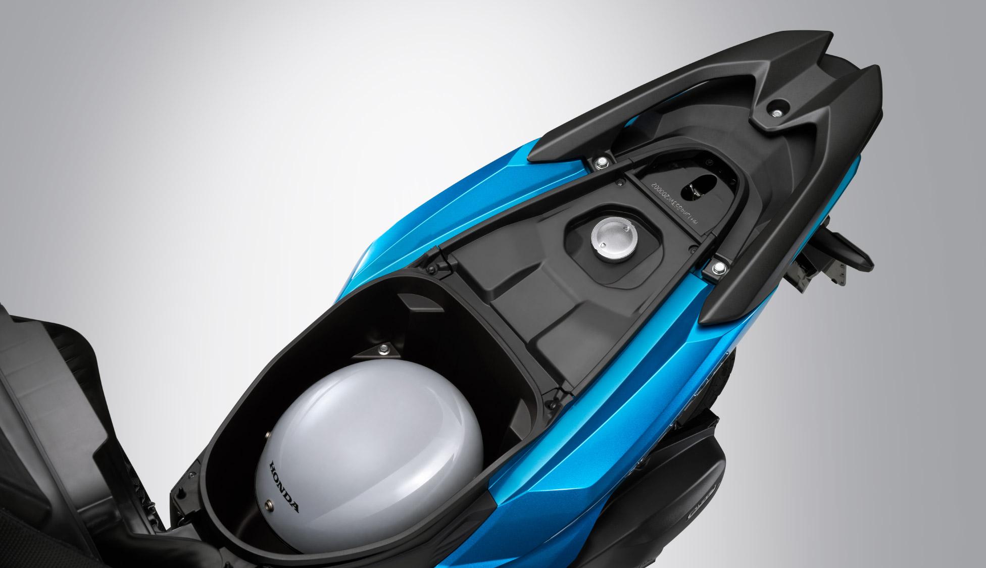 Vario 125 Hộc đựng đồ dưới yên rộng rãi