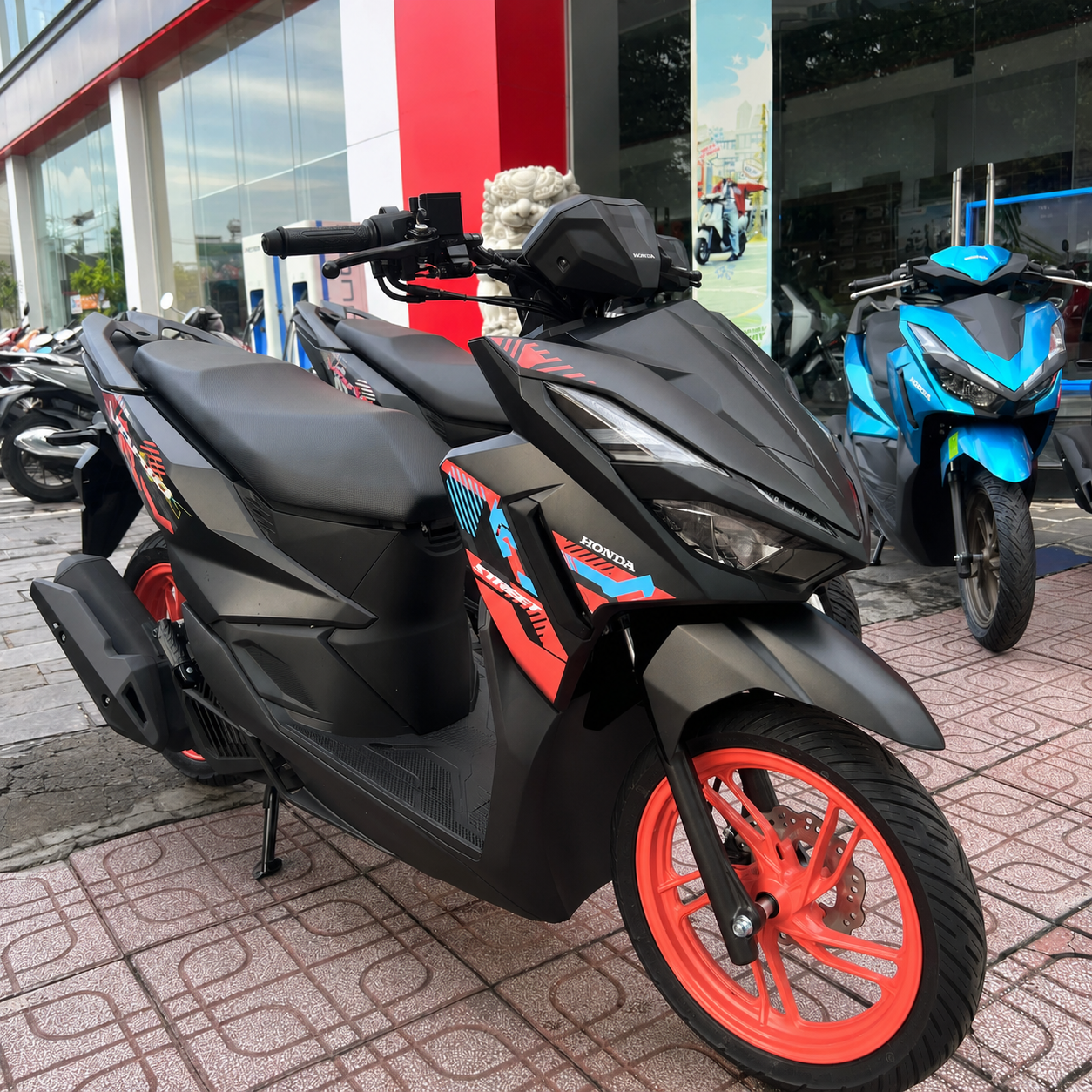 Vario 125 phiên bản Street: Lần đầu tiên Honda Việt Nam đưa ghi đông trần lên Vario